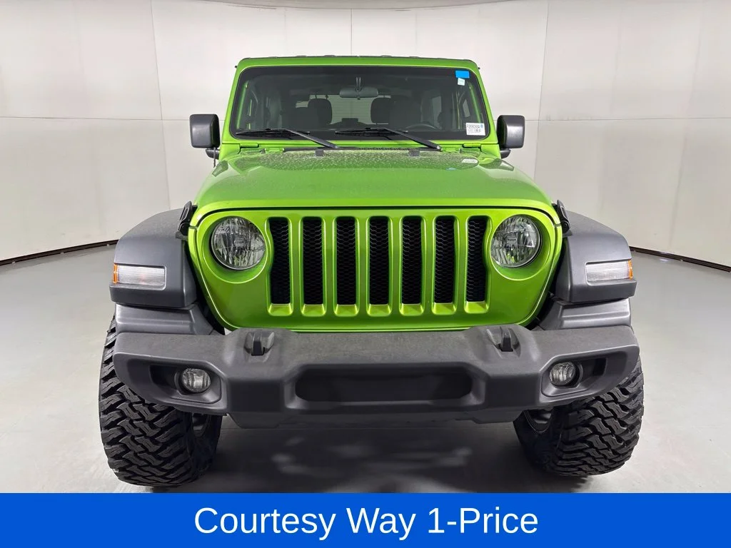 Used 2019 Green Jeep Sport S image 4