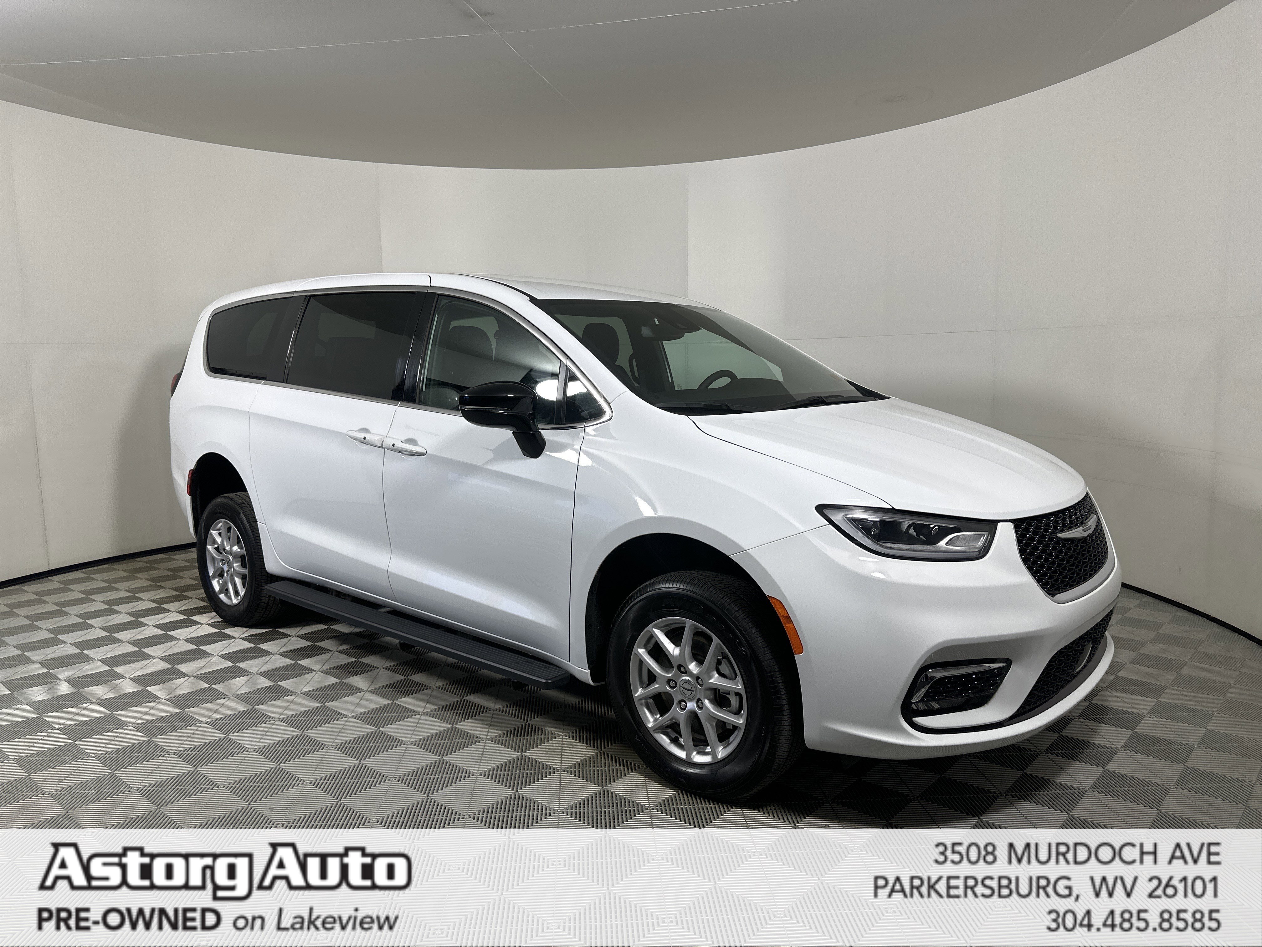 2024 Chrysler Pacifica Touring