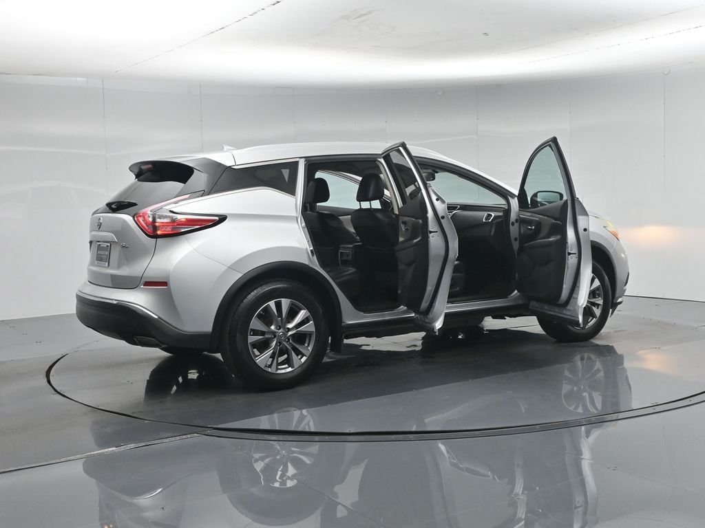 Used 2016 Silver Nissan SL image 5