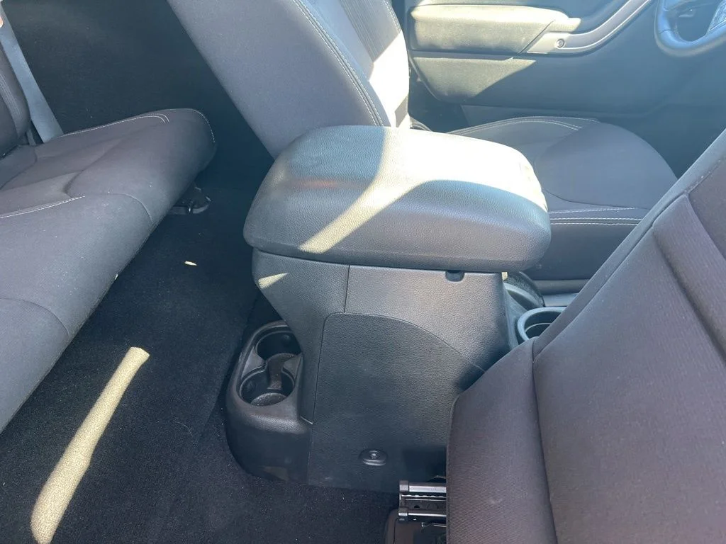 Used 2015 Black Jeep Sahara image 31