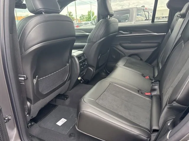 New 2026 Baltic Gray Metallic Clear-Coat Exterior Paint Jeep Laredo Altitude image 16