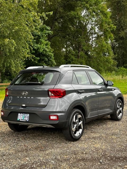 2025 Hyundai Venue SEL - Photo 9