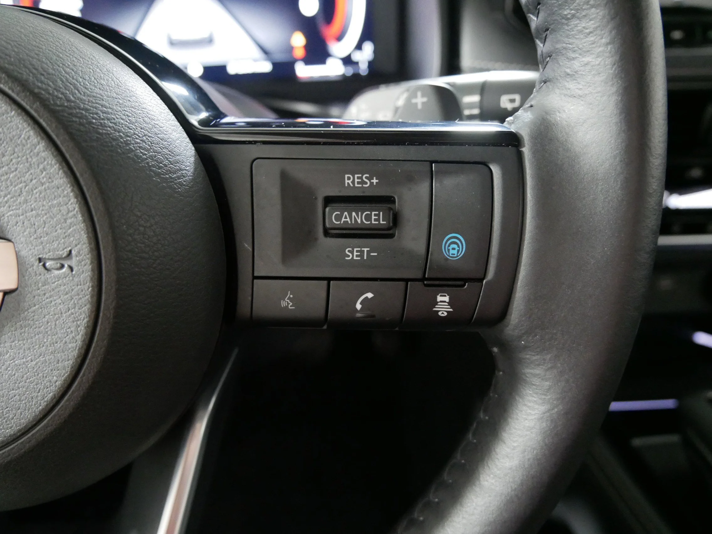Used 2021 Champagne Silver Metallic Nissan Platinum image 28