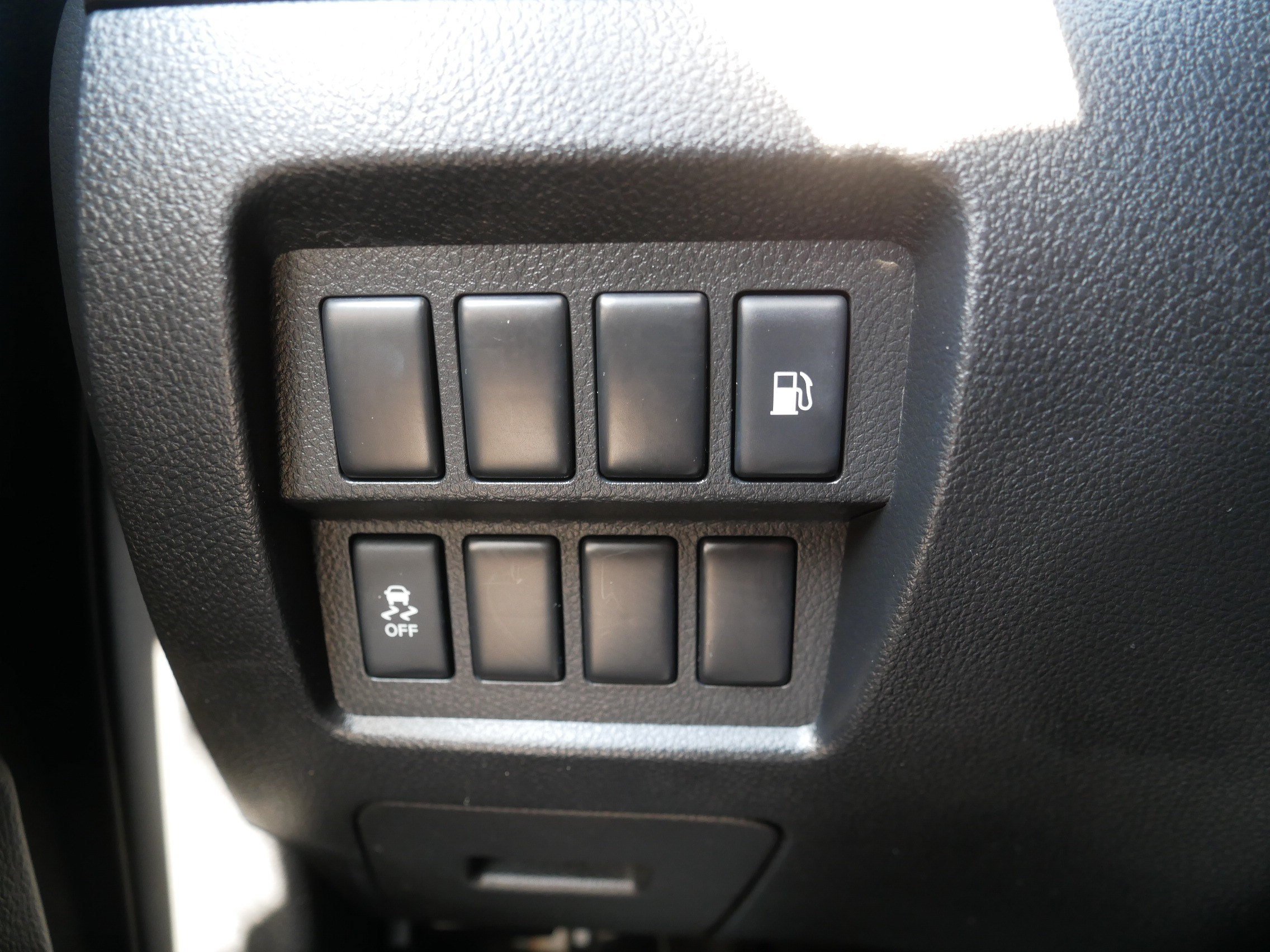 Used 2014 Super Black Nissan SV image 26