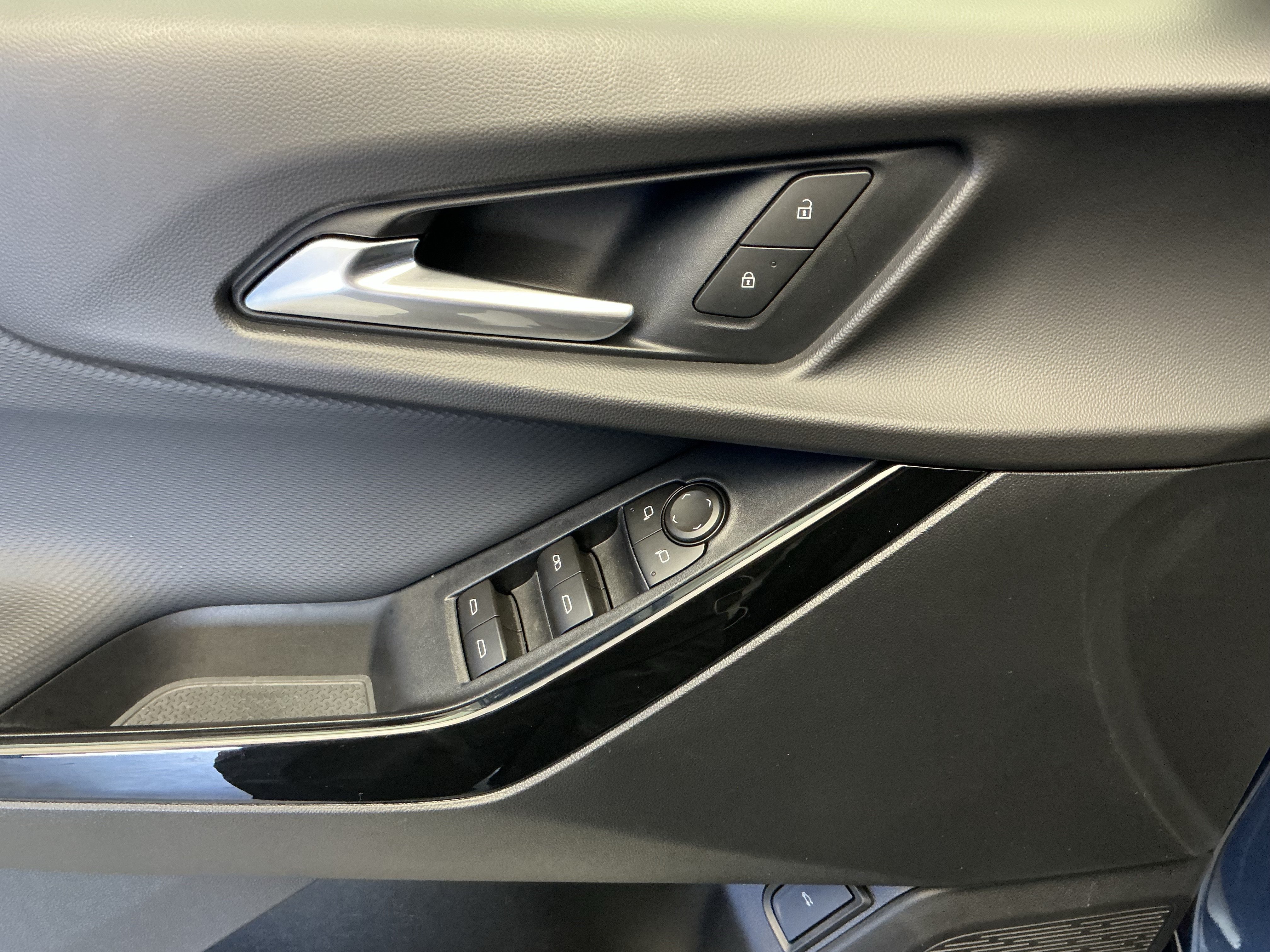 2026 Chevrolet Equinox LT - Photo 10
