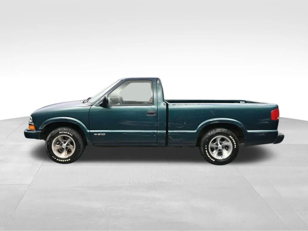Used 1998 Chevrolet S-10 LS with VIN 1GCCS1444WK220264 for sale in Morehead, KY