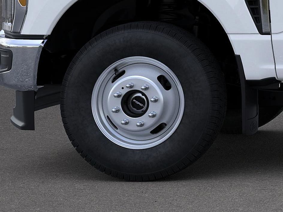 New 2026 Oxford White Ford F-350® XLT image 19