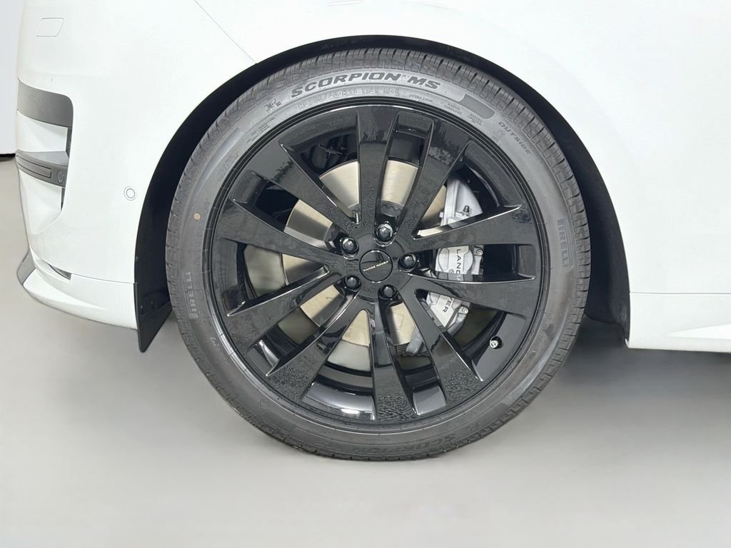 New 2026 Fuji White Land Rover Dynamic SE image 33