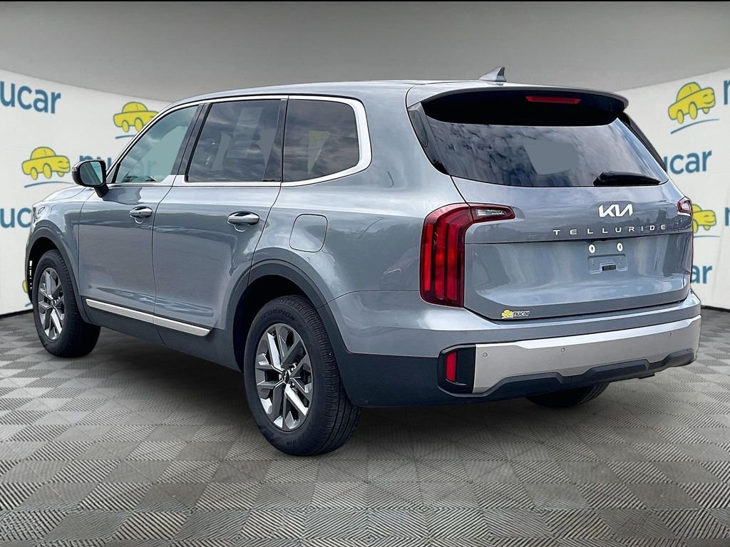 Used 2025 Everlasting Silver Kia LX image 4