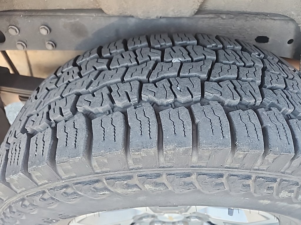 Used 2016 Silver Ice Metallic Chevrolet Z71 image 9