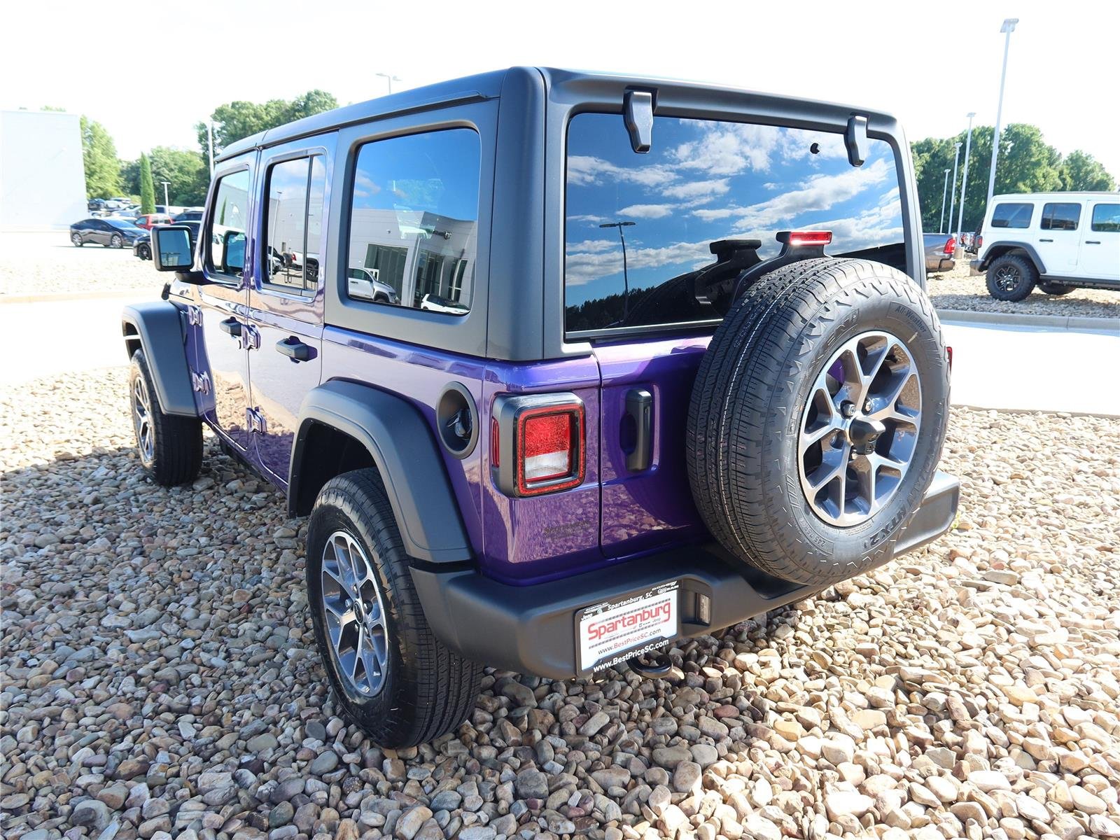 New 2026 Reign Exterior Paint Jeep Sport S image 4