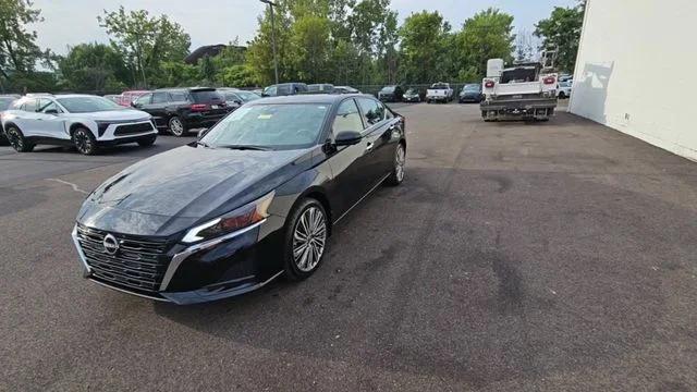 Used 2024 Black Nissan 2.5 SL image 5
