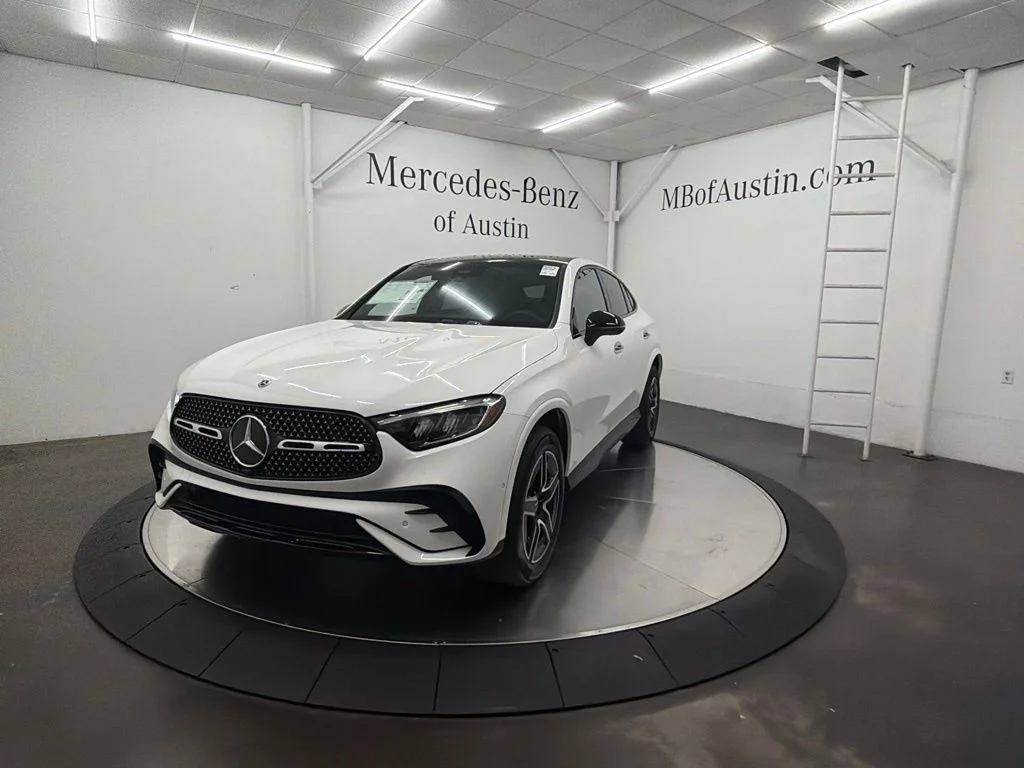 New 2027 White Mercedes-Benz GLC 300 image 3