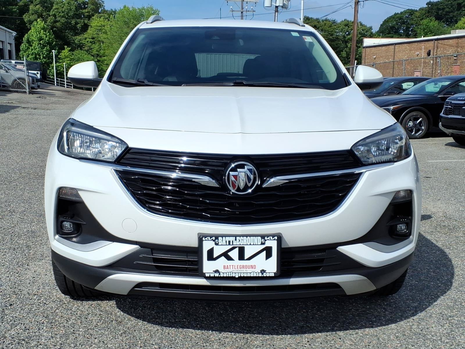 Used 2021 White Frost Tricoat Buick Select image 2