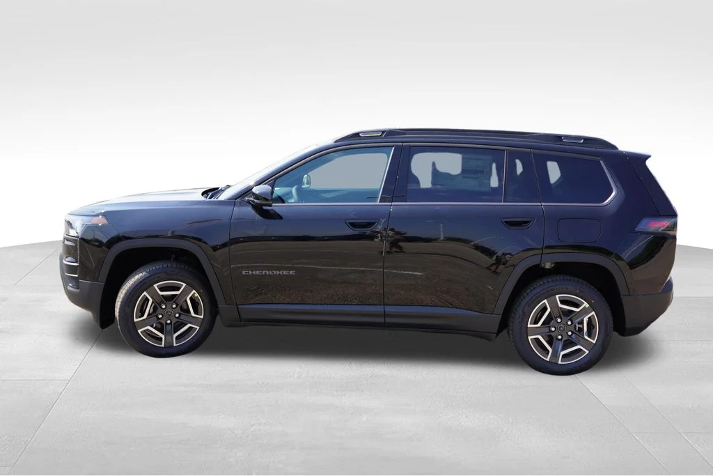 New 2026 Diamond Black Crystal Pearl-Coat Exterior Paint Jeep Limited image 6
