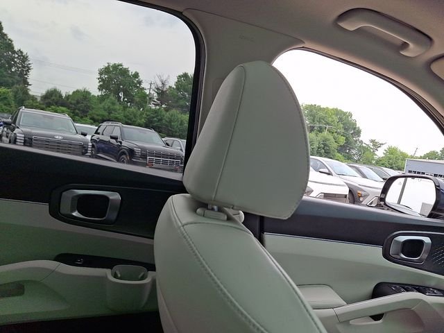 Used 2024 Black Kia S image 13