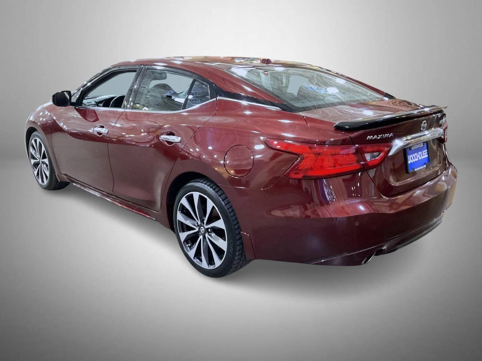 Certified Used 2016 Red Nissan SR image 7