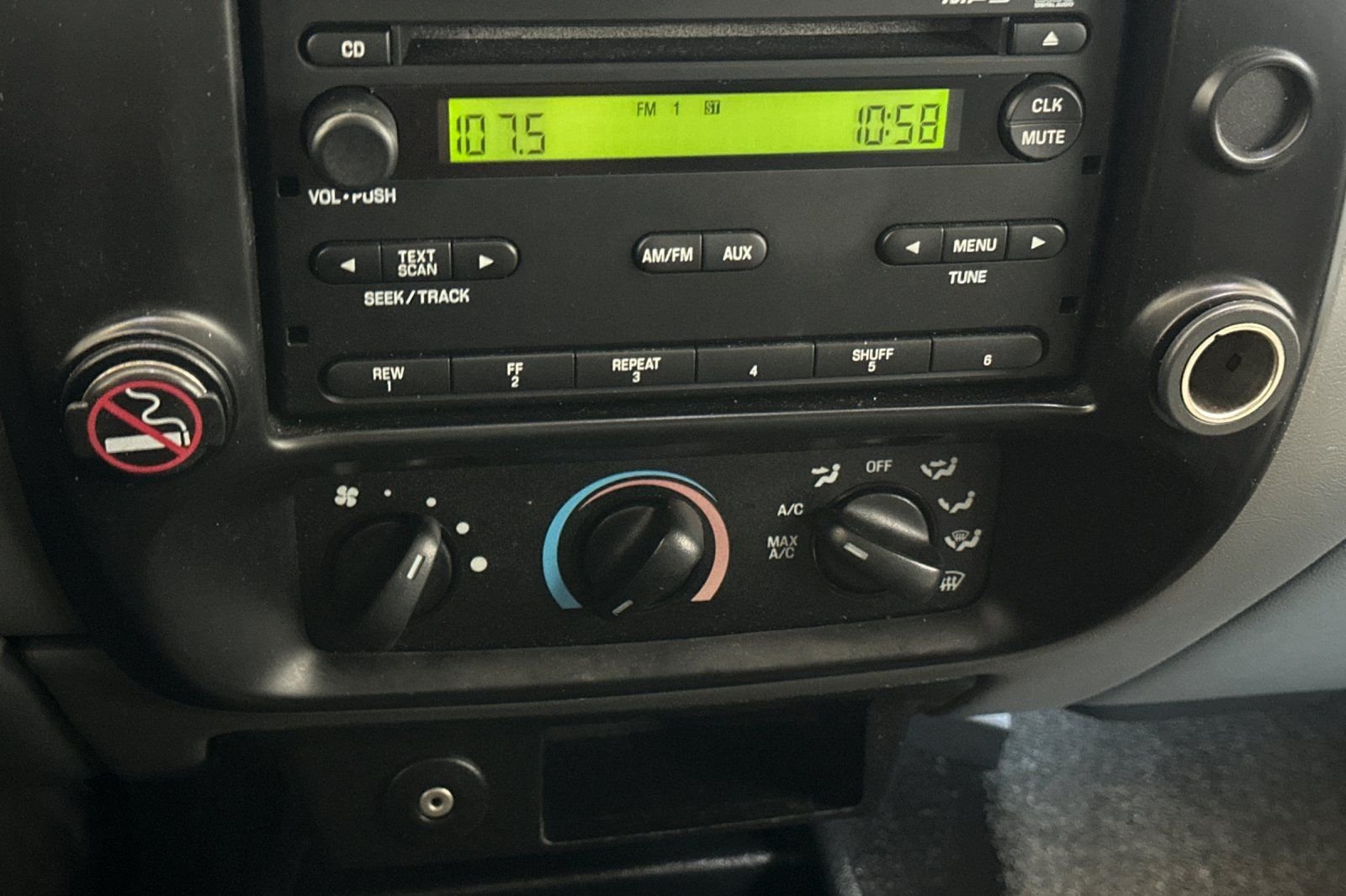 Used 2009 Silver Ford  image 24