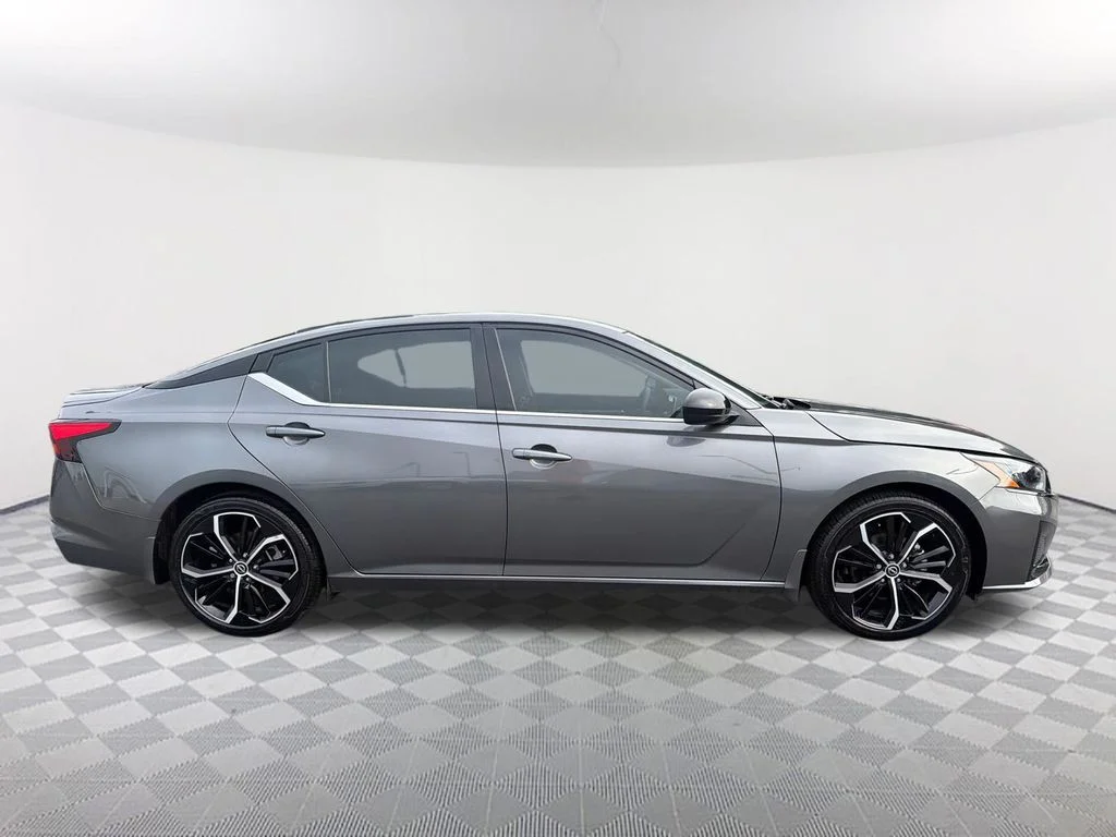 Used 2025 Gray Nissan 2.5 SR image 4