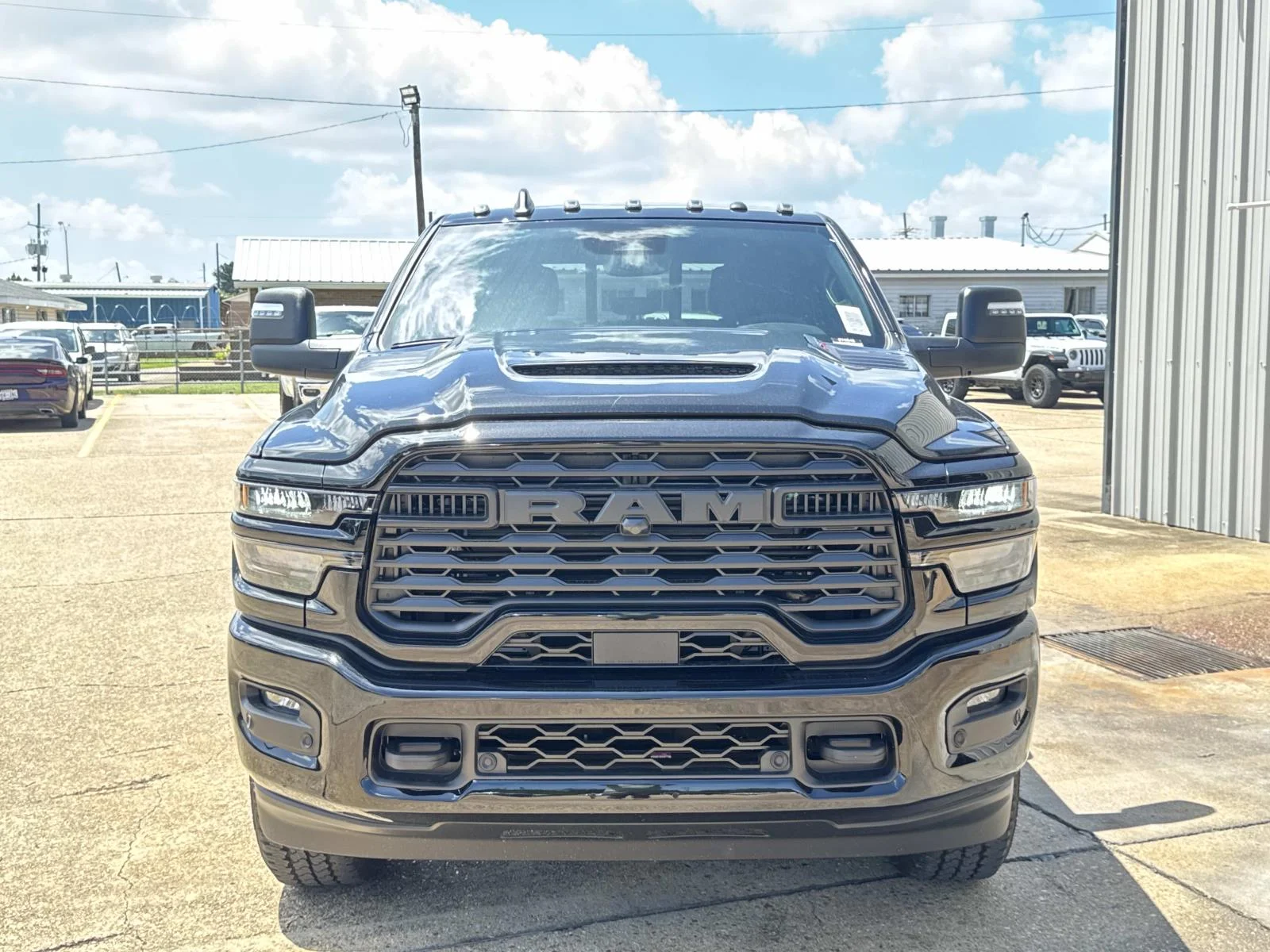 New 2026 Diamond Black Crystal Pearl-Coat Exterior Paint RAM Black Express image 2