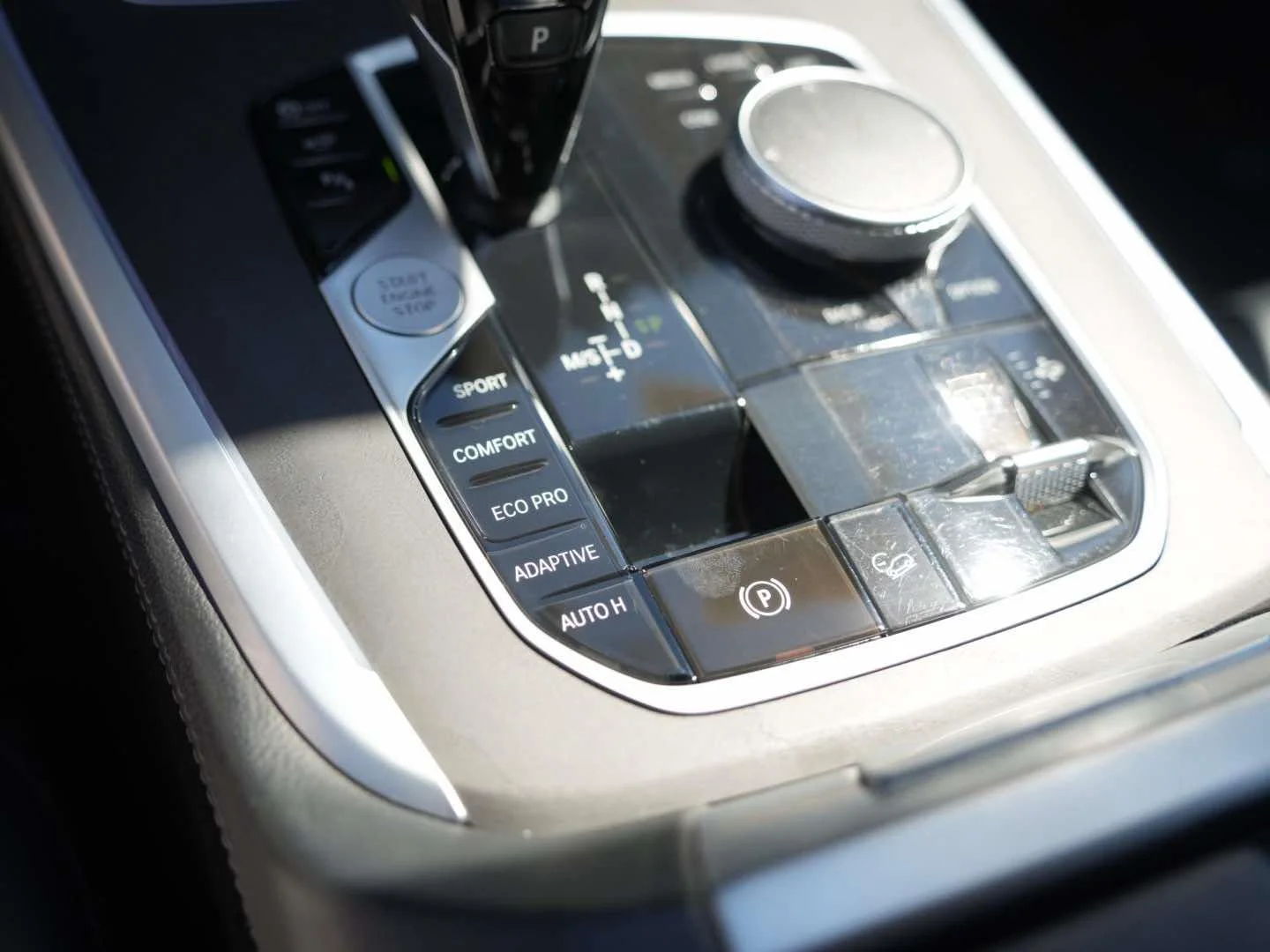 Used 2022 Mineral White Metallic BMW xDrive40i Sports Activity Vehicle image 27