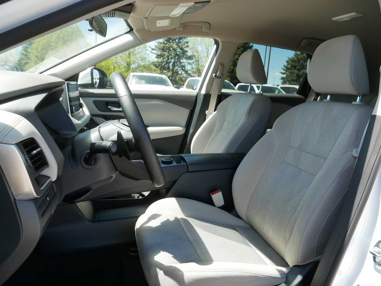 2025 Nissan Rogue SV - Photo 34