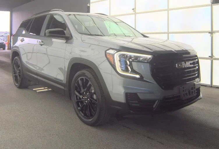 Used 2023 Sterling Metallic GMC SLE image 2