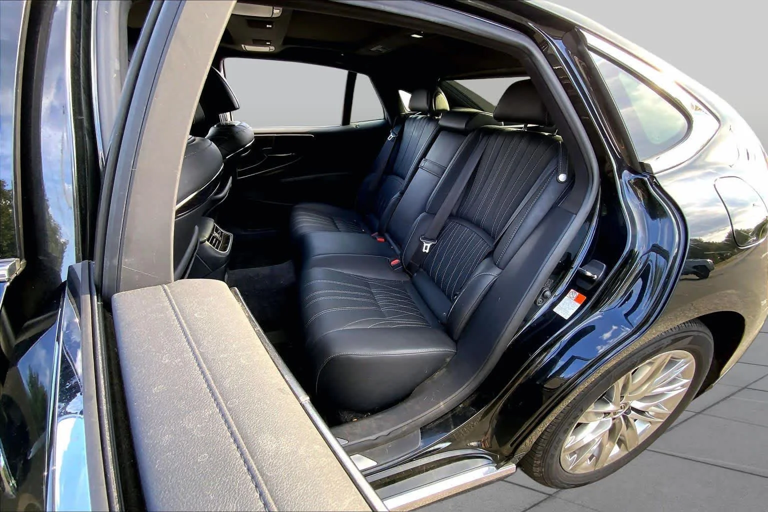 Certified Used 2022 CAVIAR Lexus  image 21