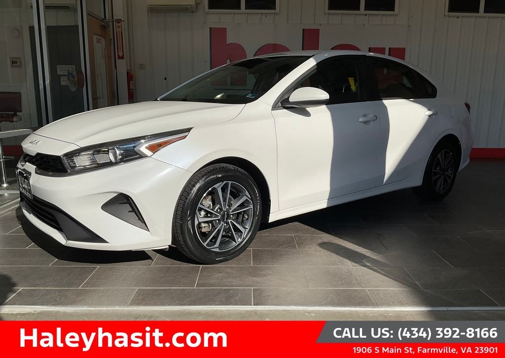 Used 2023 White Kia LXS image 1