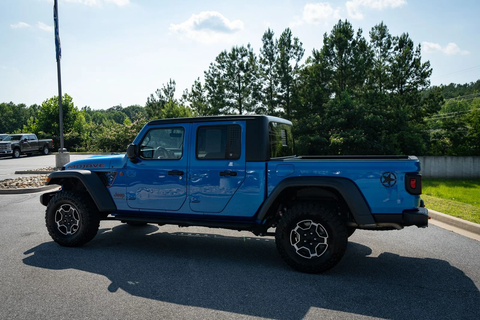 Used 2023 Blue Pearl Jeep Mojave image 7