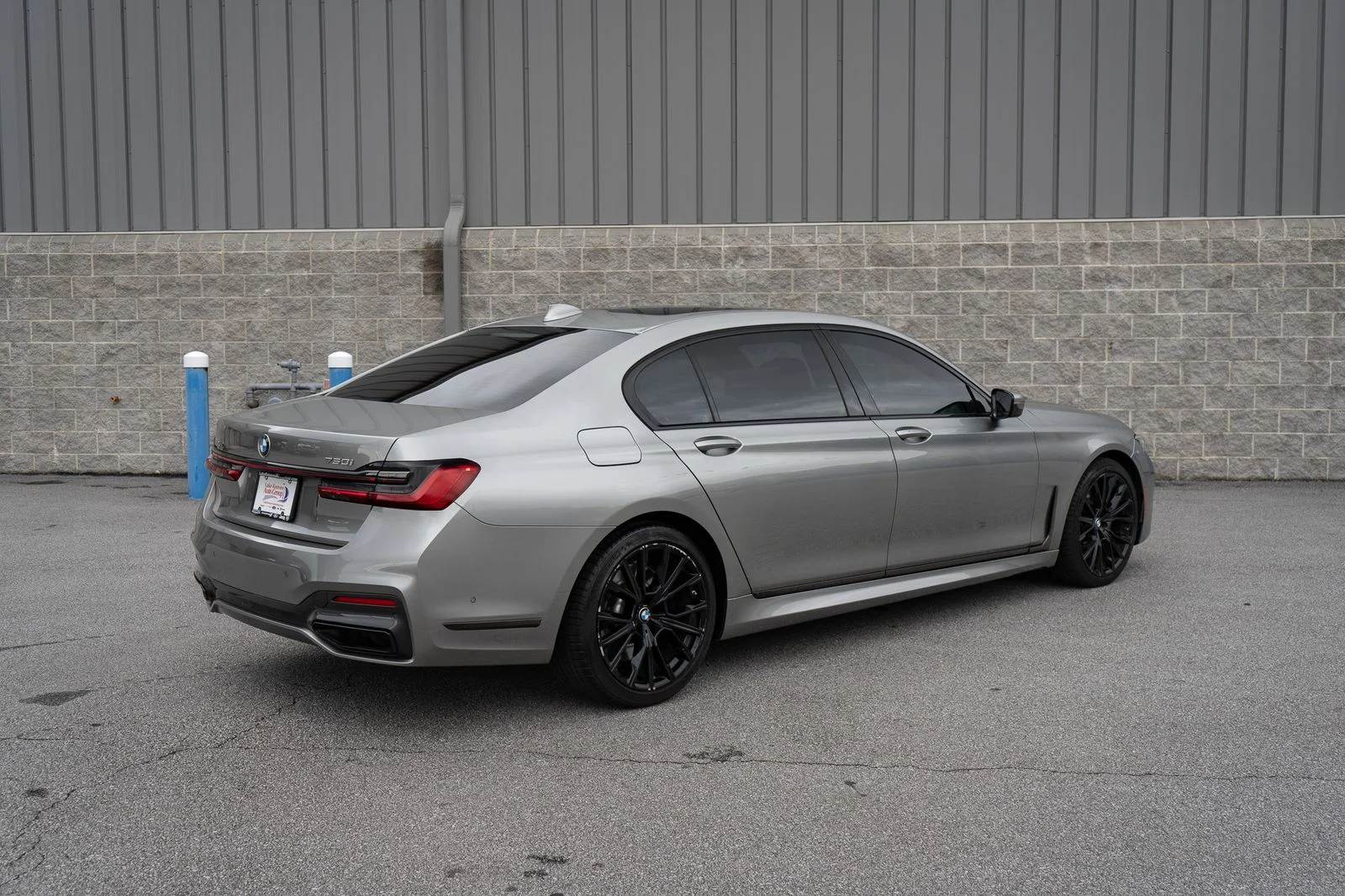 Used 2022 Gray BMW 750i xDrive image 19