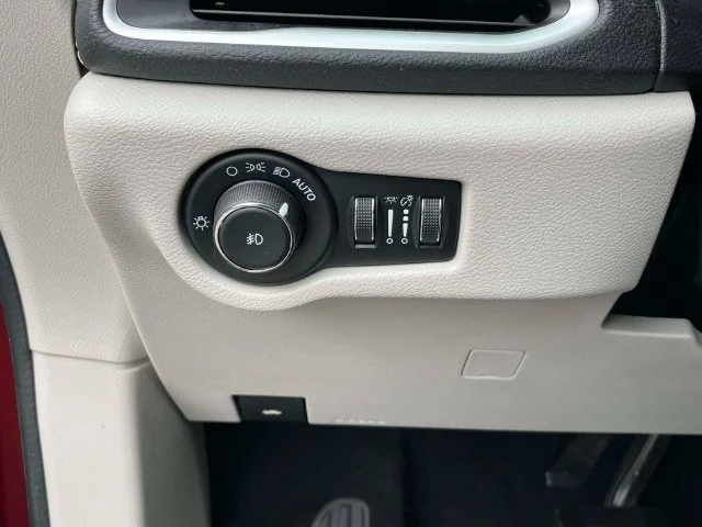Certified Used 2022 Velvet Chrysler Touring L image 31