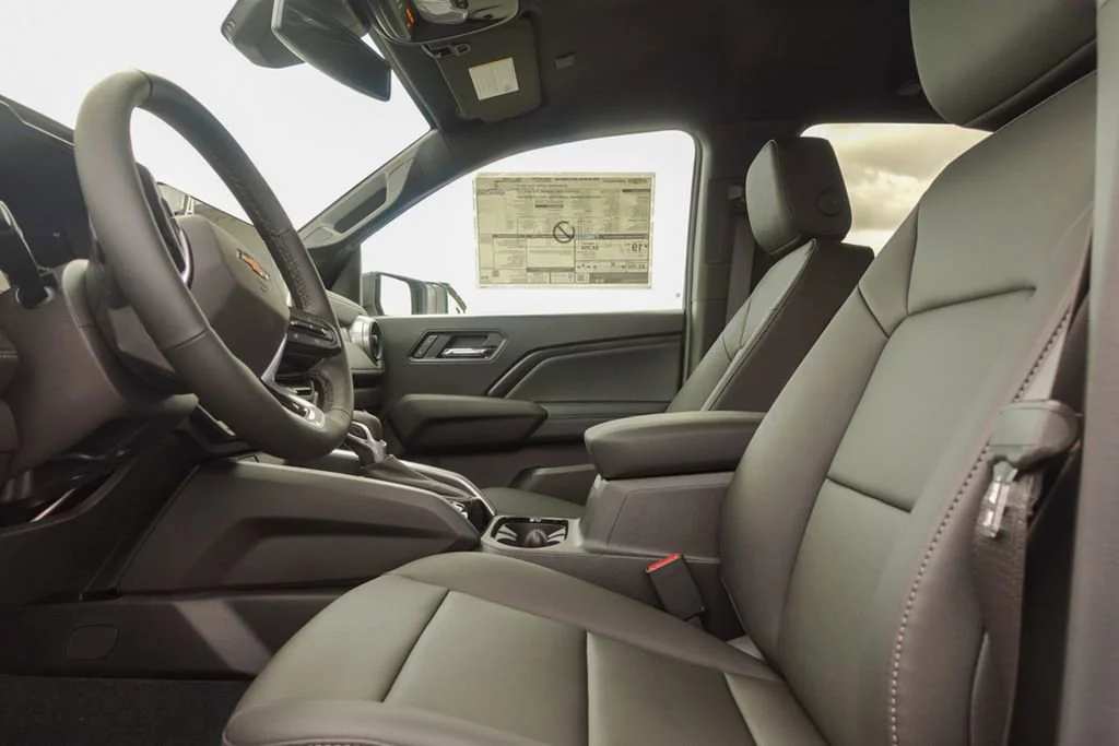 2025 Chevrolet Colorado LT - Photo 12