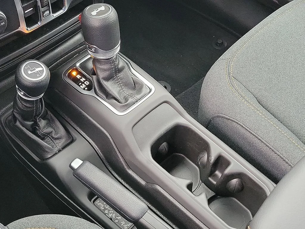 2025 Jeep Wrangler 4-Door Sahara - Photo 10
