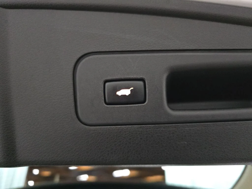 Used 2015 White Diamond Pearl Acura 3.5L Technology Package image 16