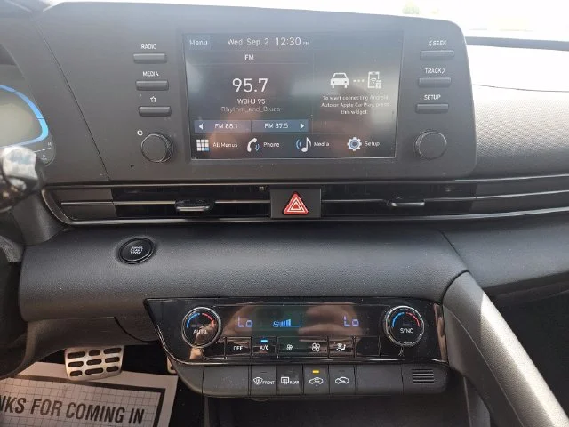 Used 2025 Black Hyundai SEL Sport image 18