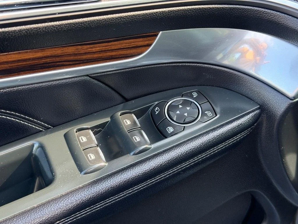 Used 2018 Blue Ford Limited image 16