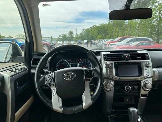 Used 2016 White Toyota SR5 image 19