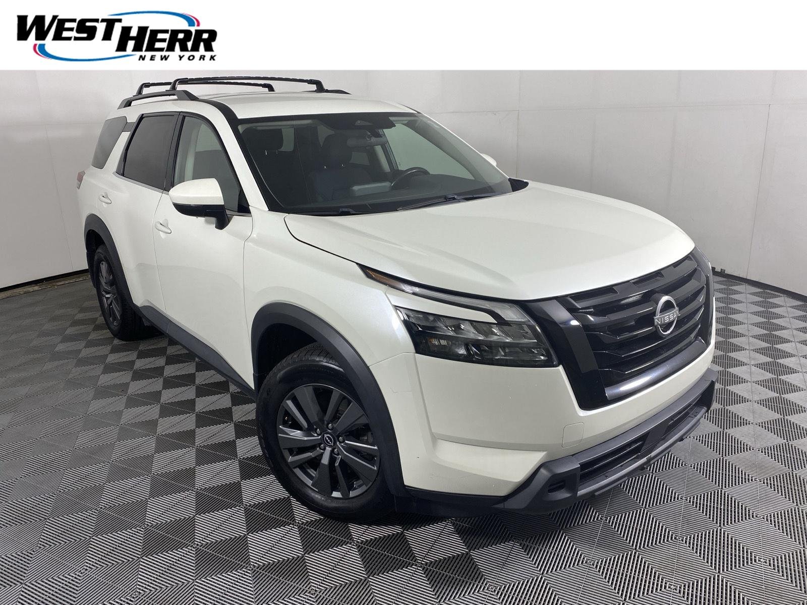 2023 Nissan Pathfinder SV