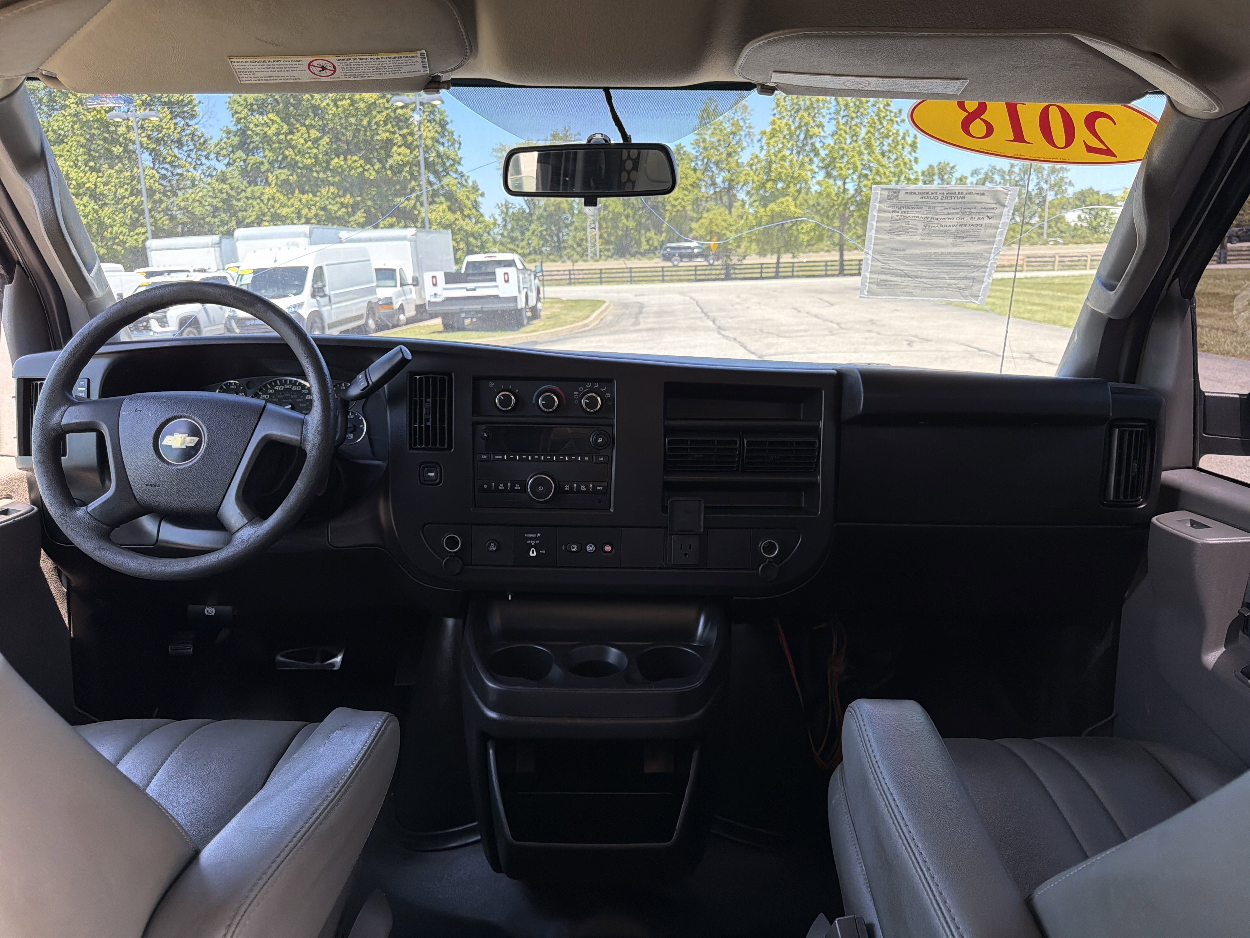 Used 2018 Summit White Chevrolet  image 26