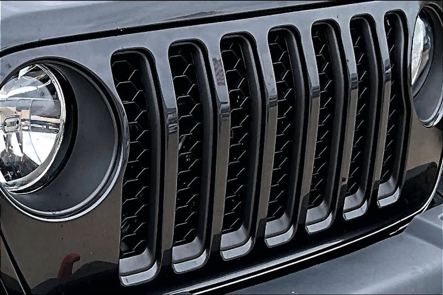 Used 2023 Granite Crystal Metallic Clearcoat Jeep Mojave image 26