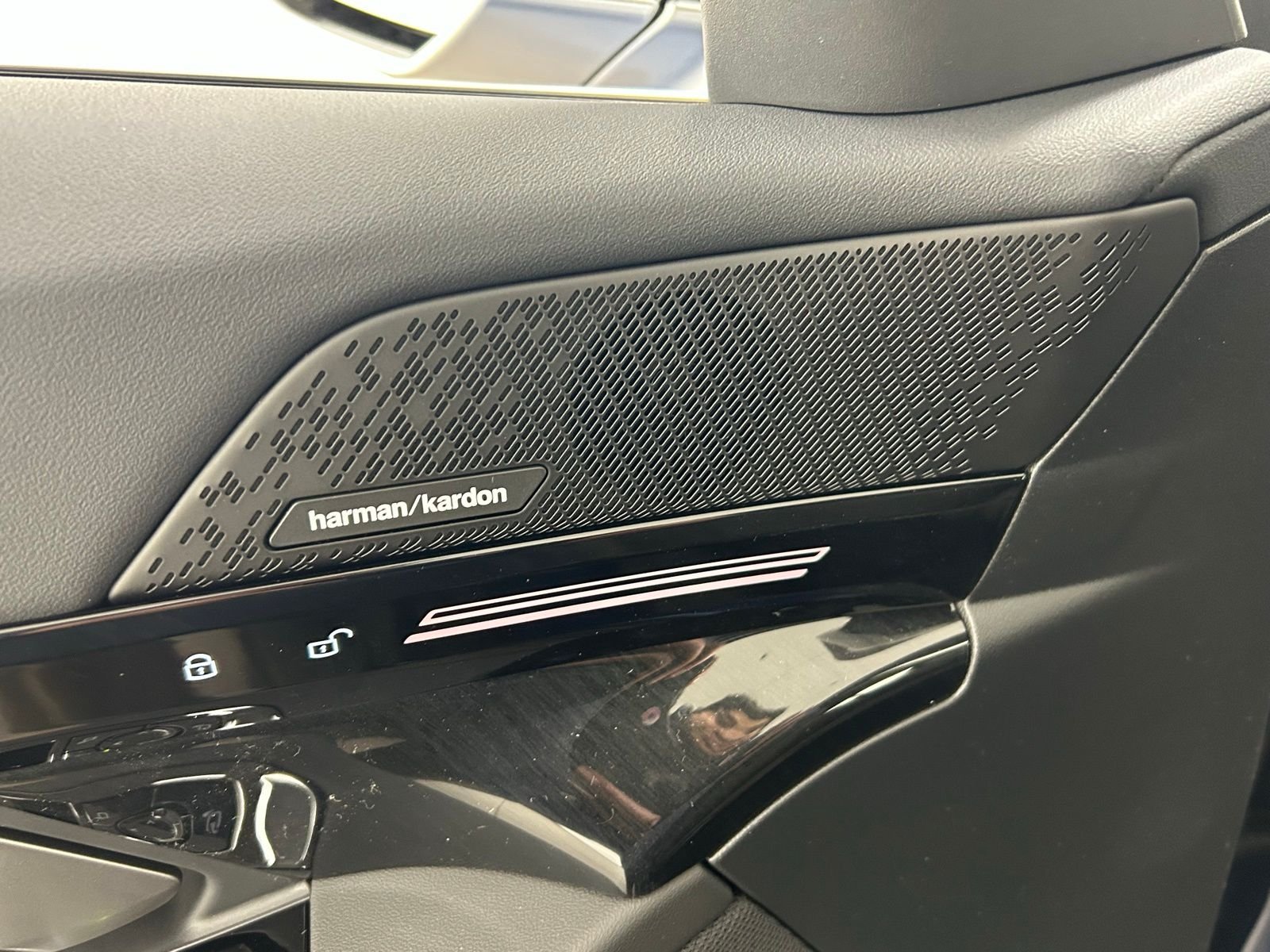 New 2026 Phytonic Blue Metallic BMW 530i xDrive image 26