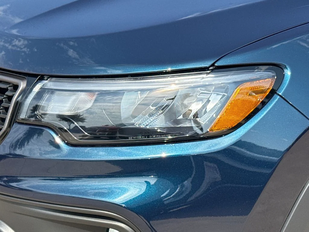 New 2026 Fathom Blue Pearl-Coat Exterior Paint Jeep Latitude image 4