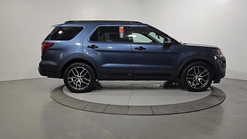 Used 2018 Blue Ford Sport image 7