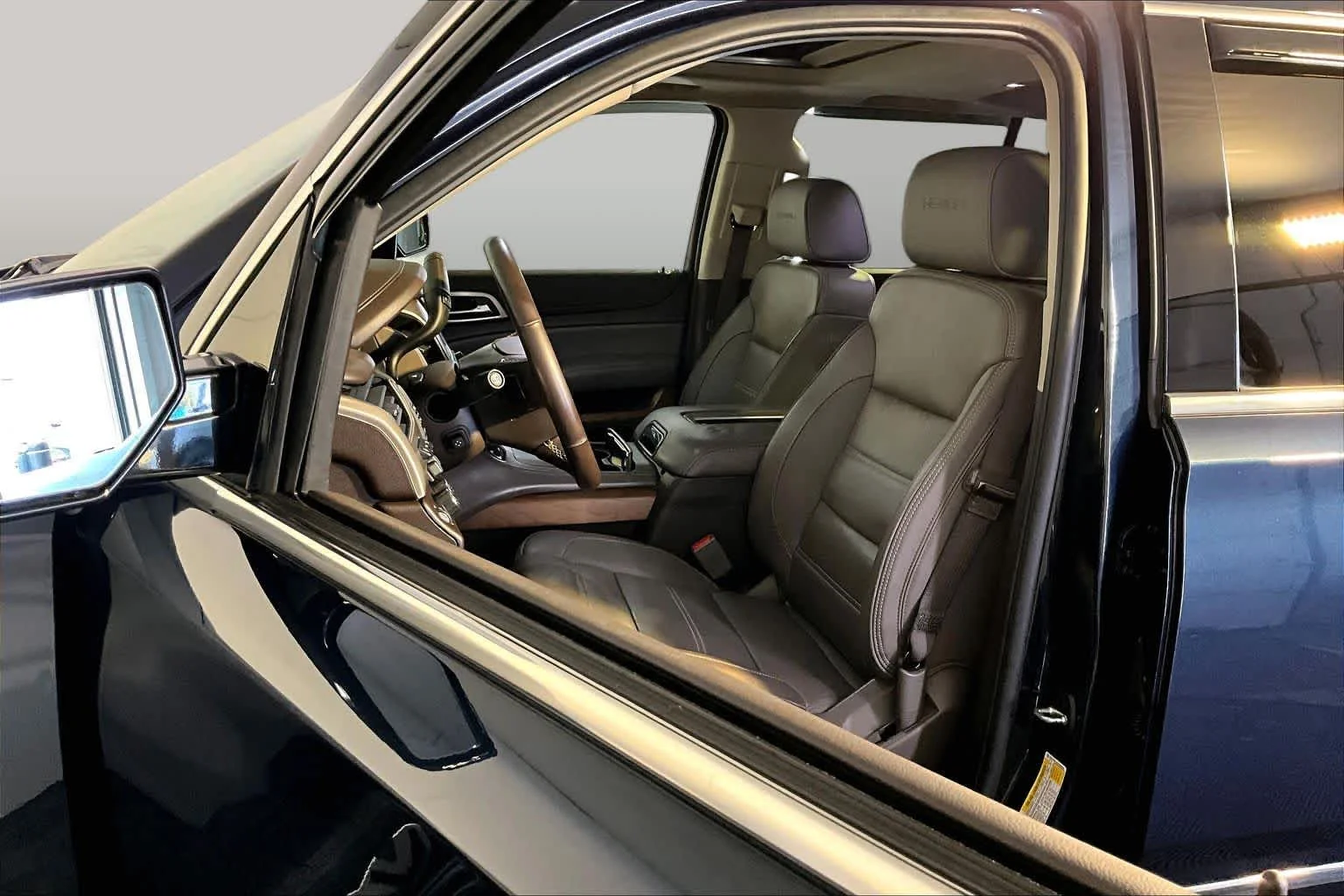 Used 2020 Dark Sapphire Blue Metallic GMC Denali image 9