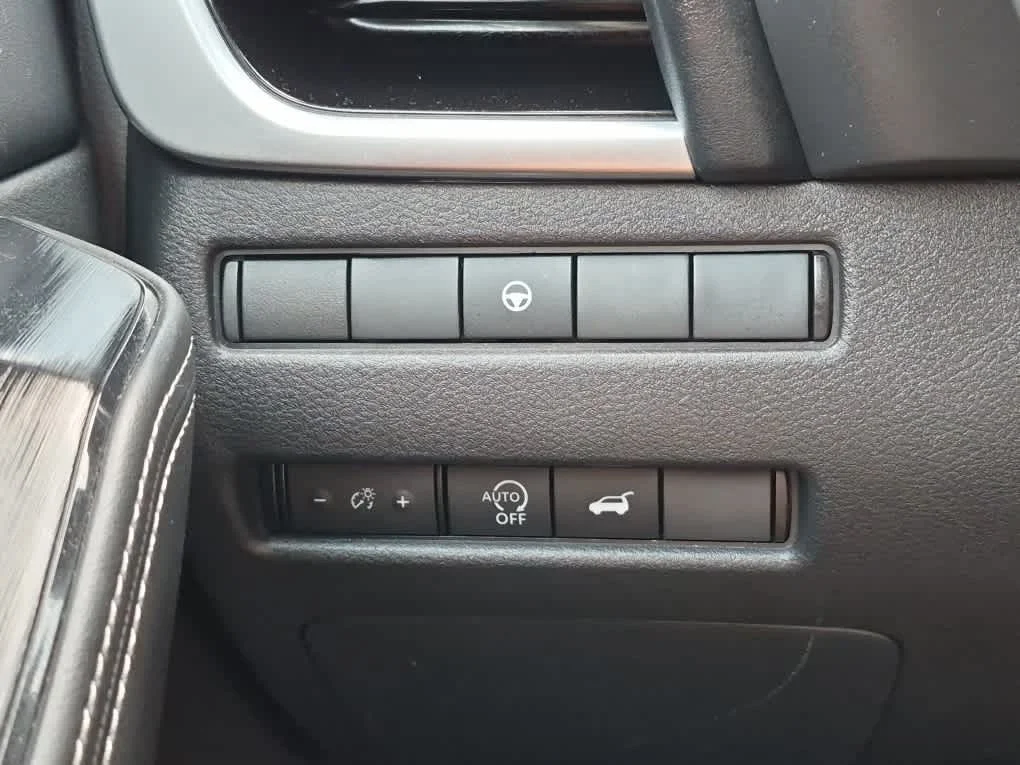 Used 2023 Gun Metallic Nissan SL image 19