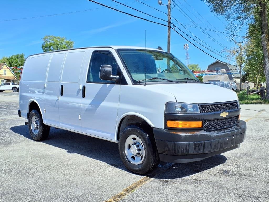 Used 2021 Summit White Chevrolet WT image 3