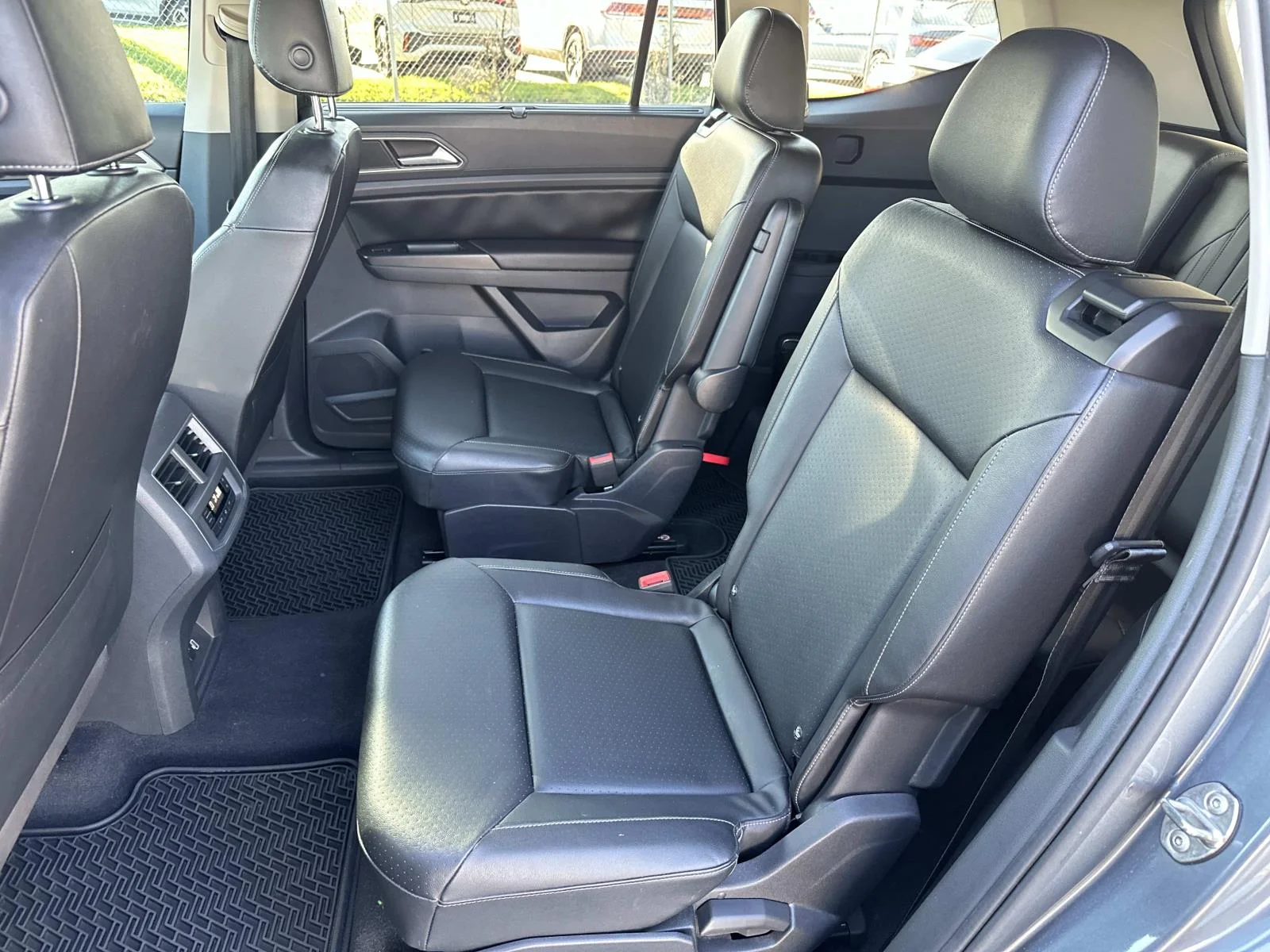Used 2019 Gray Volkswagen 2.0T SE w/Technology image 10
