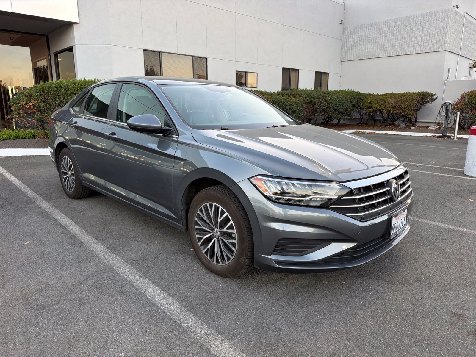 Used 2020 Platinum Gray Metallic Volkswagen 1.4T SE image 3