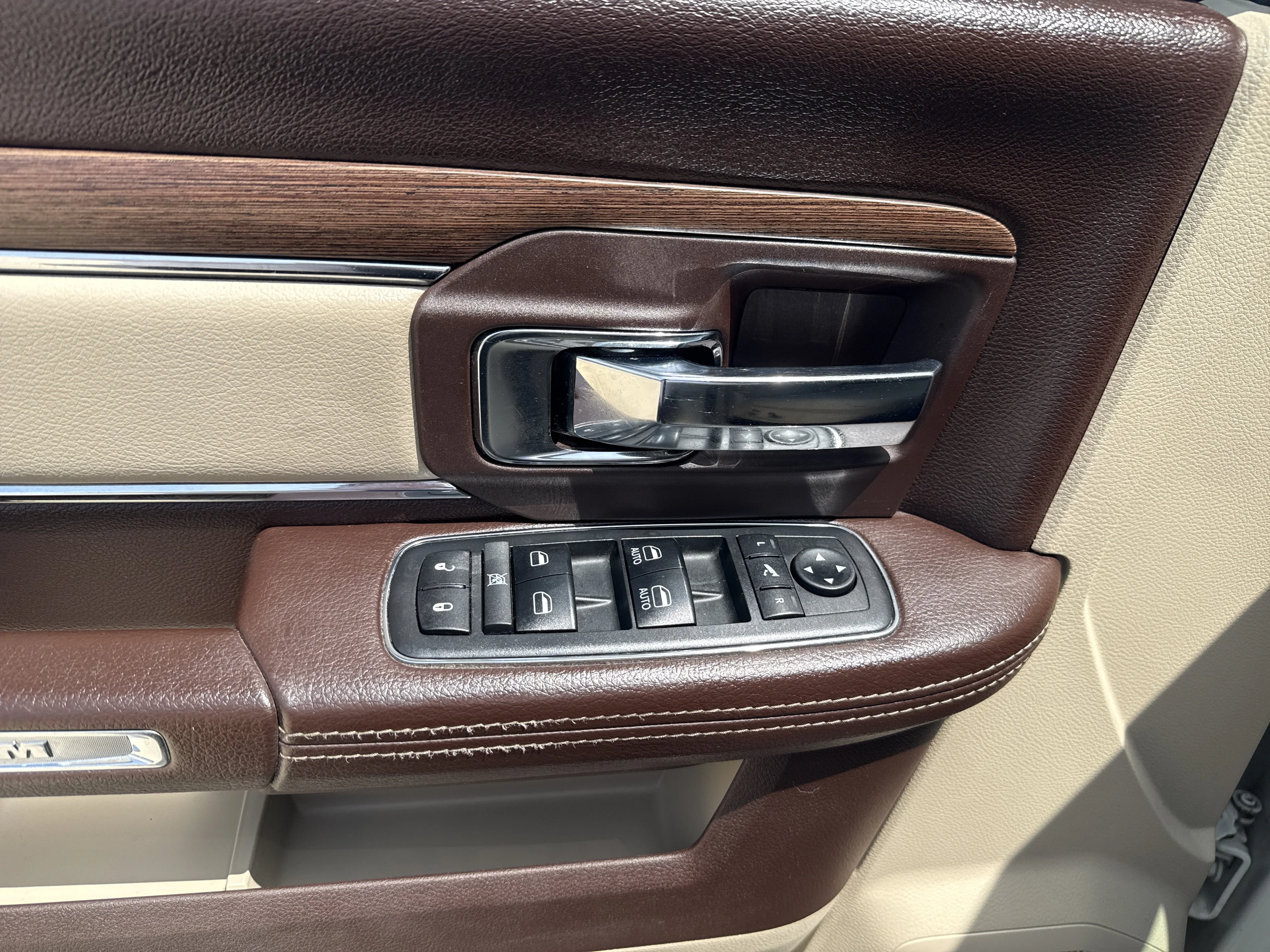 Used 2018 White Ram Laramie image 27